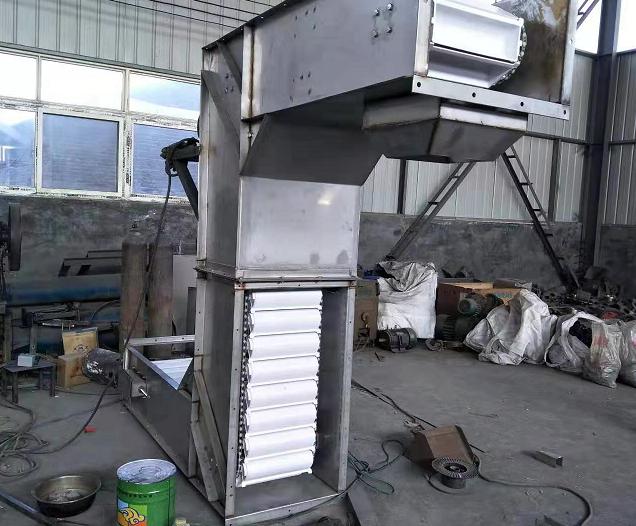 不銹鋼Z字型提升機(jī) 不銹鋼Z字型提升機(jī)